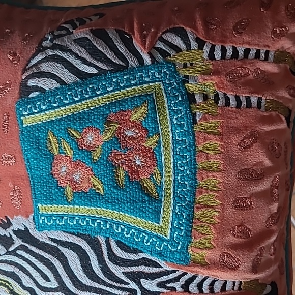 🦓Zebra Velour Decorative Pillow - Picture 3 of 7